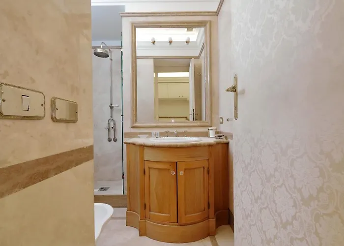 Elegant Nearby Trevi Fountain Appartement Rome
