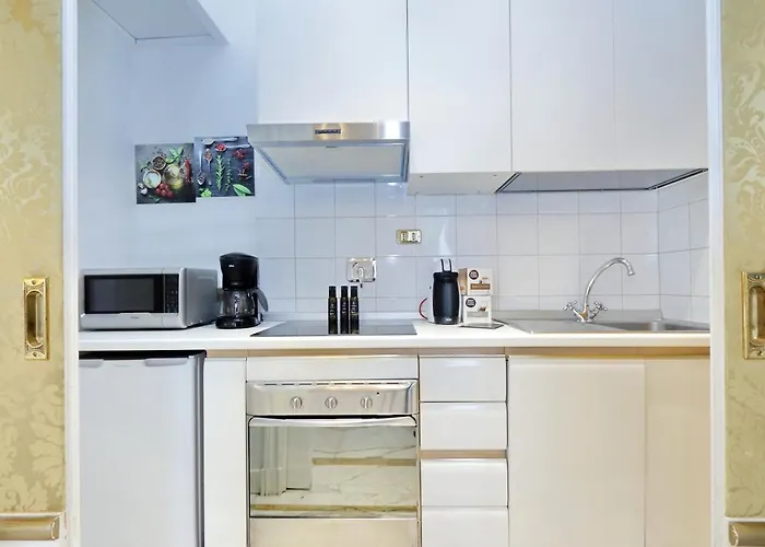 Elegant Nearby Trevi Fountain Appartement Rome